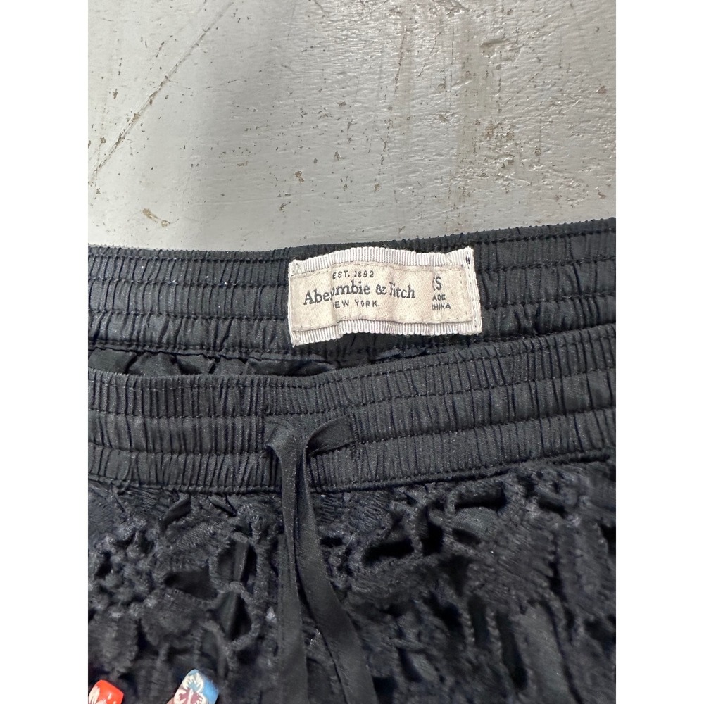 Abercrombie & Fitch Black Floral Crochet Lace Shorts Small - Picture 5 of 6